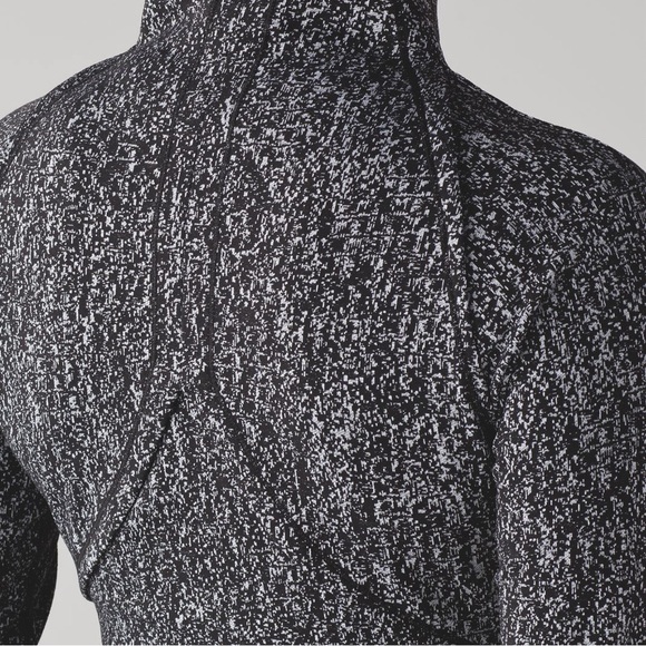 Lululemon Lightly Jacket - Picture 4 of 9